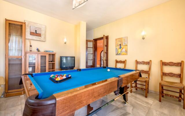 Villa Soleada Calahonda by Rafleys