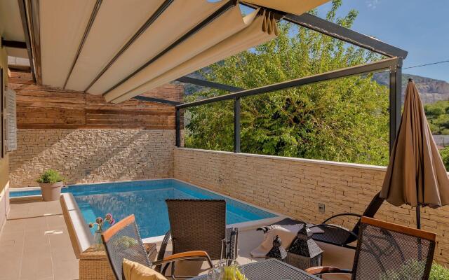 Luxury Villa Lelu With Heated Saltwater Pool, Parking, High Speed Internet, Bbq, el. car Charge T2