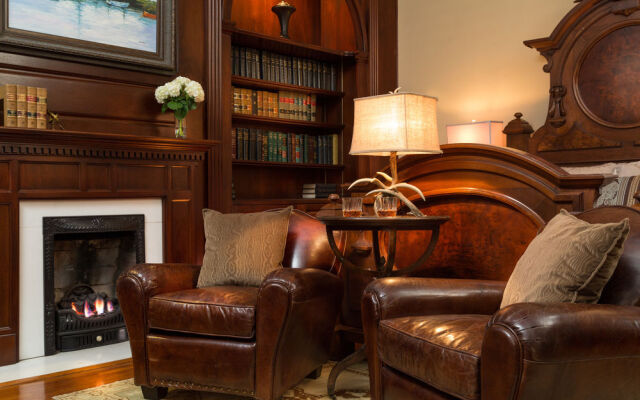 The Twelve Oaks Bed & Breakfast
