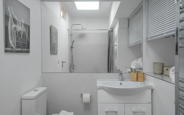 Lovely studio in Likavitos Hill