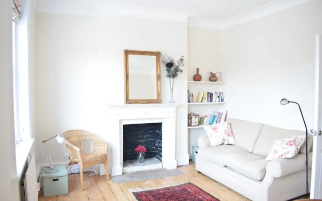 2 Bedroom Flat in Earlsfield