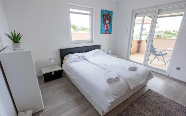 Charming Three Bedroom House Turanj