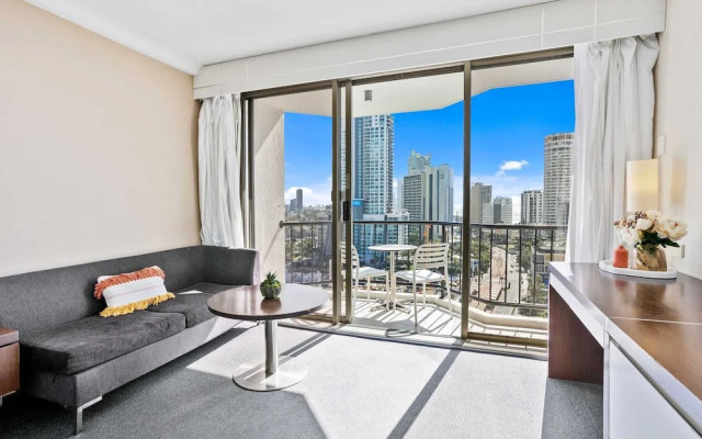 Ocean View Surfers Paradise Studio Suite
