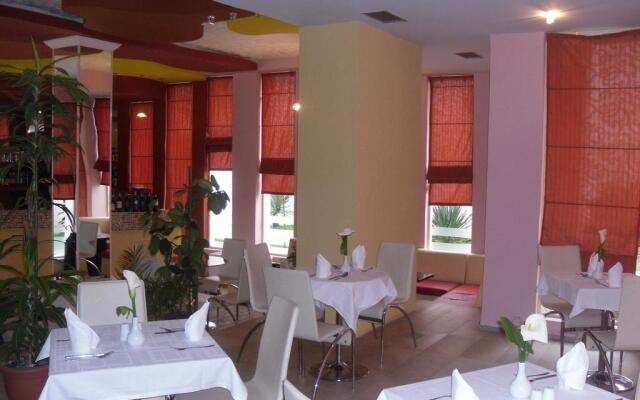 Theranda Hotel
