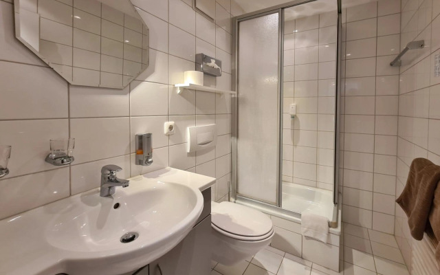 Hotel am Hachinger Bach by Blattl