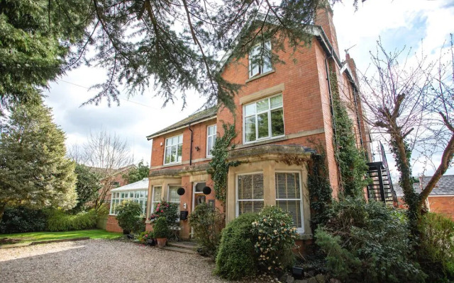 Treherne House & The Malvern Retreat