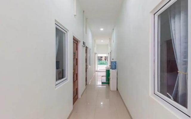 Urbanview Hotel Nakasya Burangrang