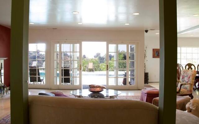 Beverly Hills Dream House Near Hollywood