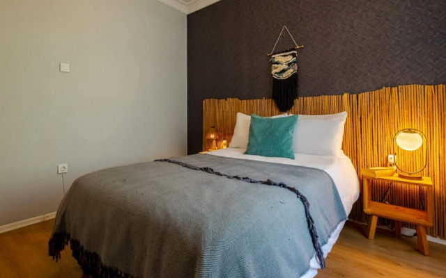 Eclectic Flat Near Metro With Terrace in Kadikoy