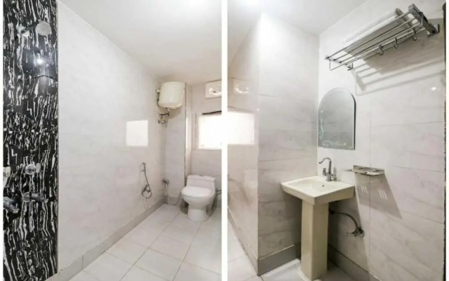 OYO 70042 B Singh Stay Mahipalpur