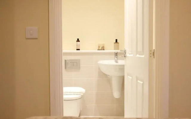 Bicester Villa - 6 Bed - Sleeps 14