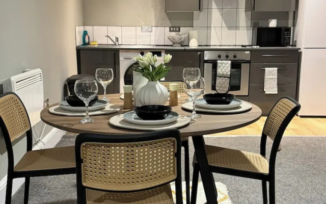 Modern 2 Bedroom City Oasis in Manchester
