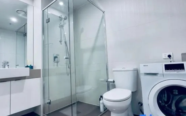 Stylish Southbank apartment Plus free parking for 2 cars – Bathroom – Melbourne