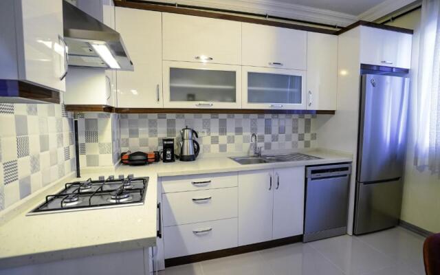 Central and Comfy Flat With Balcony in Muratpasa