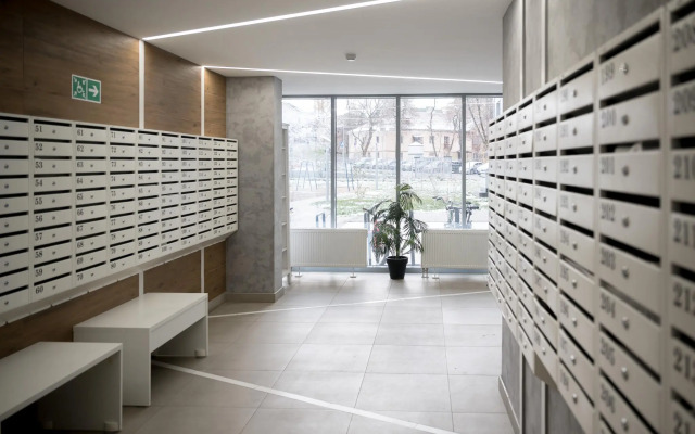 Abri Luxe on Revolution, 52B