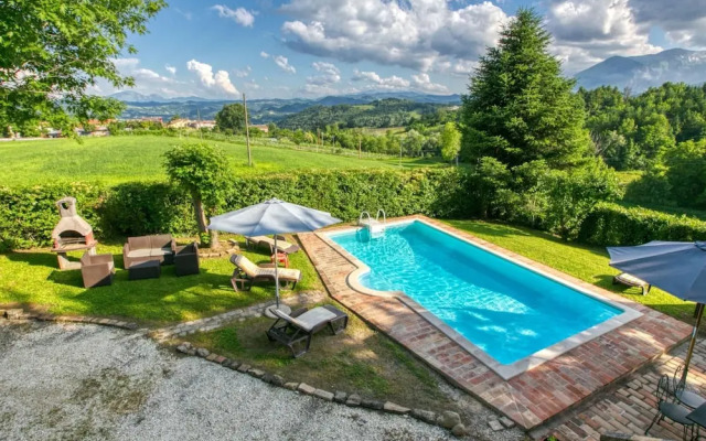 Villa in Amandola With Pool and Garden