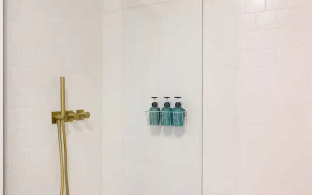 Alegr3 · Trendy & Charming Apartment