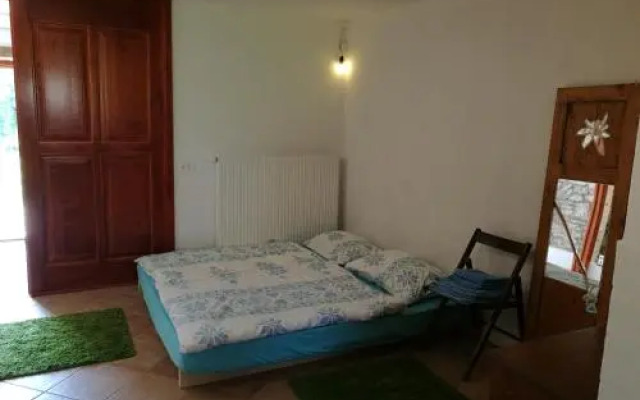 Holiday Farmhouse Skvor