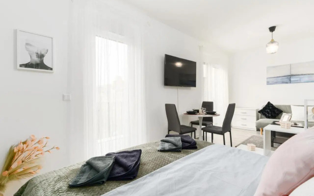 Sweet & Spicy - Brand New Apartment with Balcony (Adults Only)