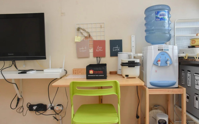 Nice And Warm Studio At Green Pramuka City Apartment
