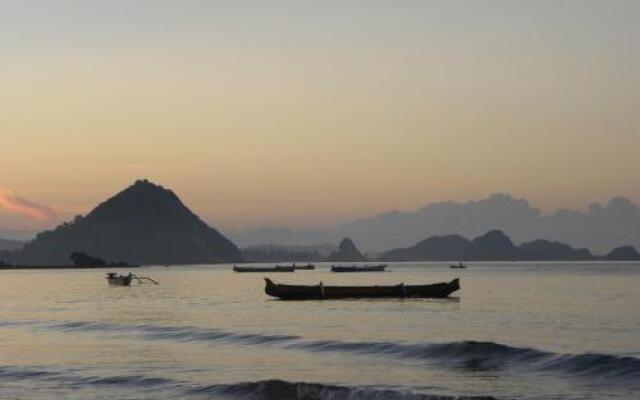 Pantai South Lombok Vilas