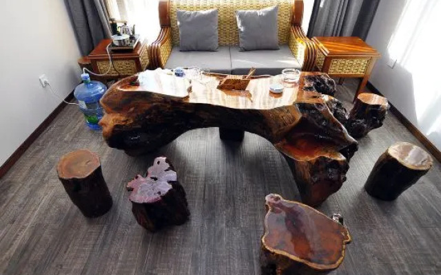 Rongting Holiday Inn Luoping