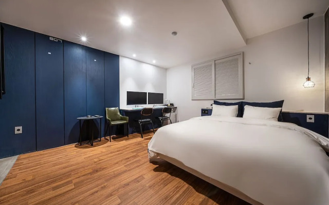 Goyang (Jugyo) Stay Bishop Hotel