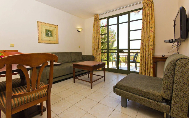 Shoresh Green Hills Family Suites Hotel