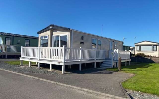 Bay View 37 Oceans Edge by PRL Lodge Hire