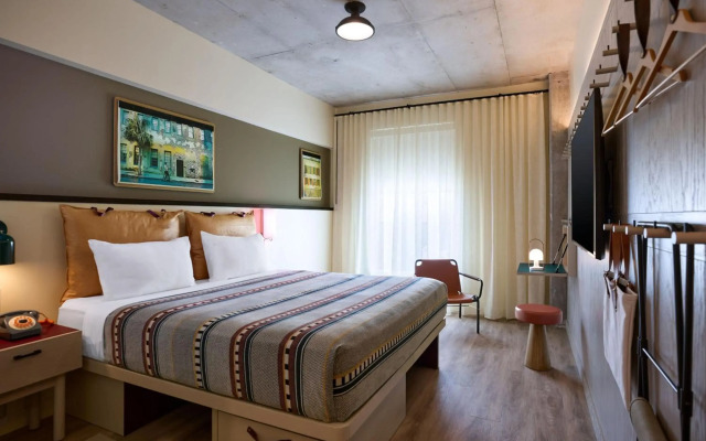 Moxy Charleston Downtown