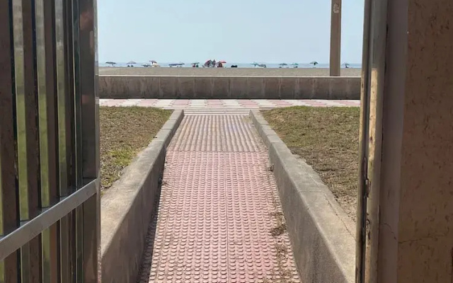 Lovely 2 Bedroom Apartment Near the Beach