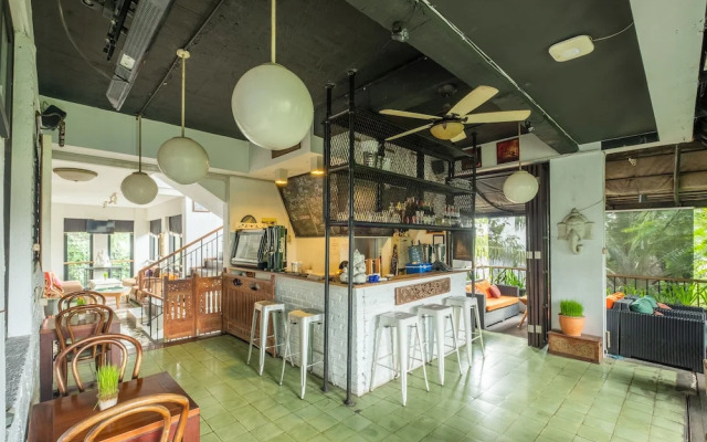 Capital O 852 The Silk At Dago