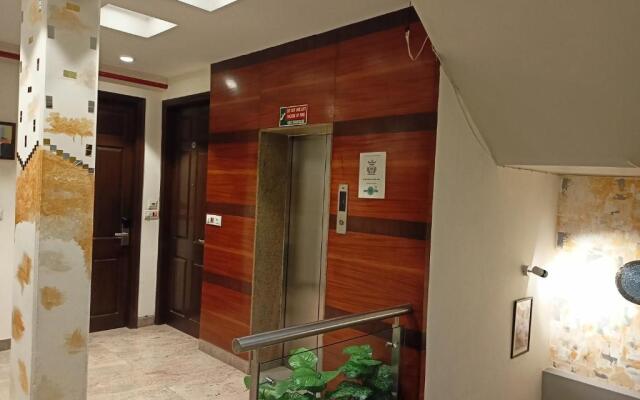 Cosy Grand @Chanakyapuri by The Cosy Hotels.