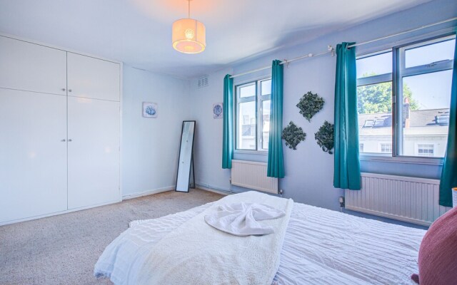 Private Family Apartment in Posh SW1 London