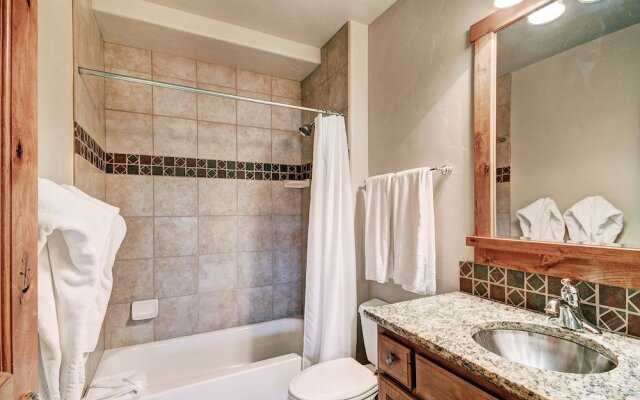 Highlands Trail House 5 Bedroom Home by RedAwning