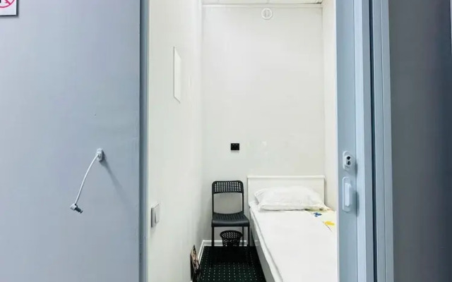 Center Capsule Hotel