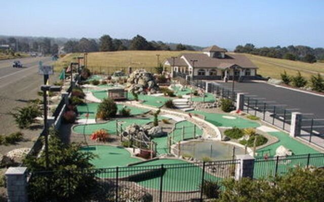 Emerald Dolphin Inn & Mini Golf