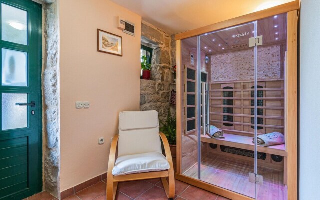 Nice Home in Ostrvica With Wifi and 5 Bedrooms