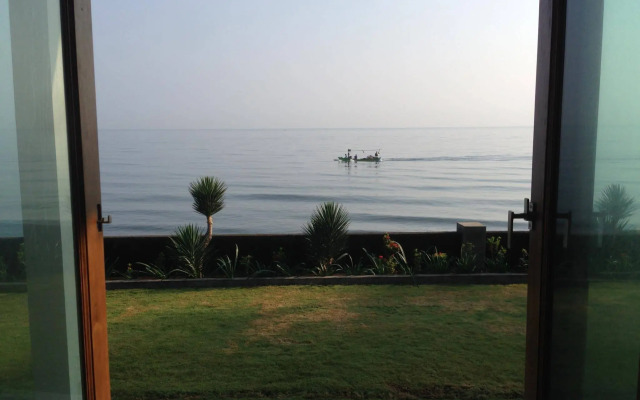 Air Sanih Beach Villa