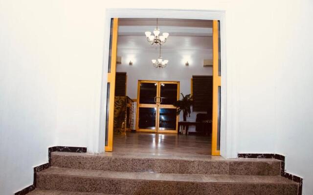 E-Gold Luxury Hotel