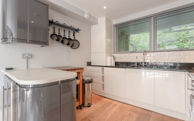 Chic 2 Bedroom Garden House in Dalston