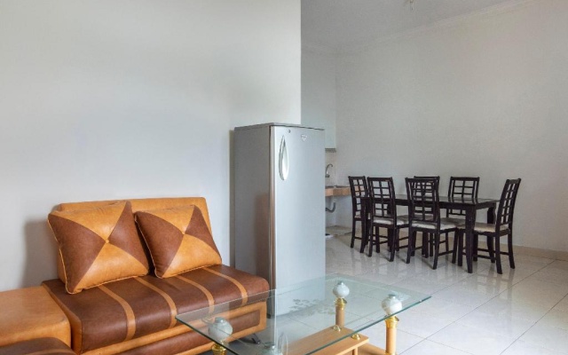 OYO 2950 Grand Suites Palace – Guest Rooms – Cipanas