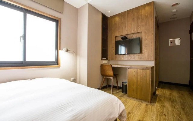 Taichung Easylazy Inn