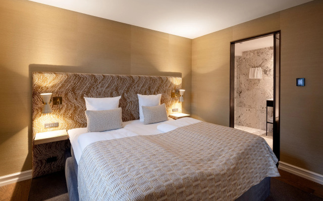 Hypernym Hotel & Suites