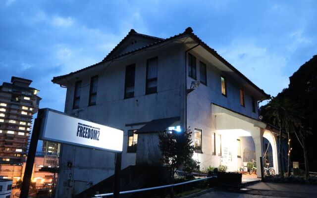 FREEDOM2 - Hostel