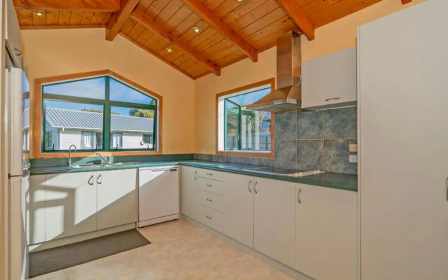 Sensational on Centennial - Whitianga Holiday Home