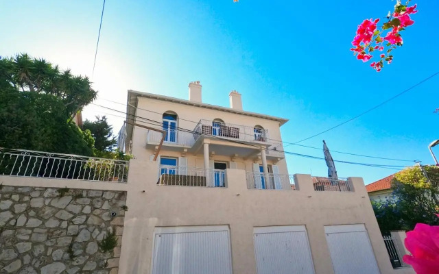 Superbe Maison 6 Ch, 4 Sdb, Terrasses Et Billard