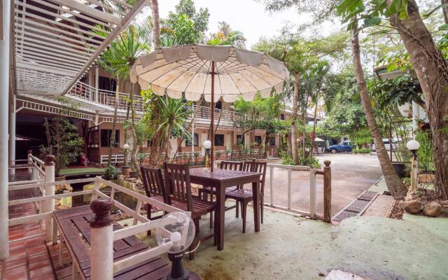 OYO 703 Koh Chang Riverside Resort