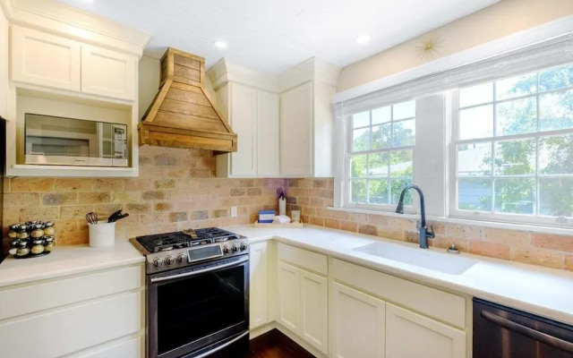 House on 6th- 3 Bed/2 Bath Home Located a Short Drive to Downtown Gulfport