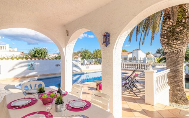 Holiday Home on a Canal With Private Swimming Pool and Mooring